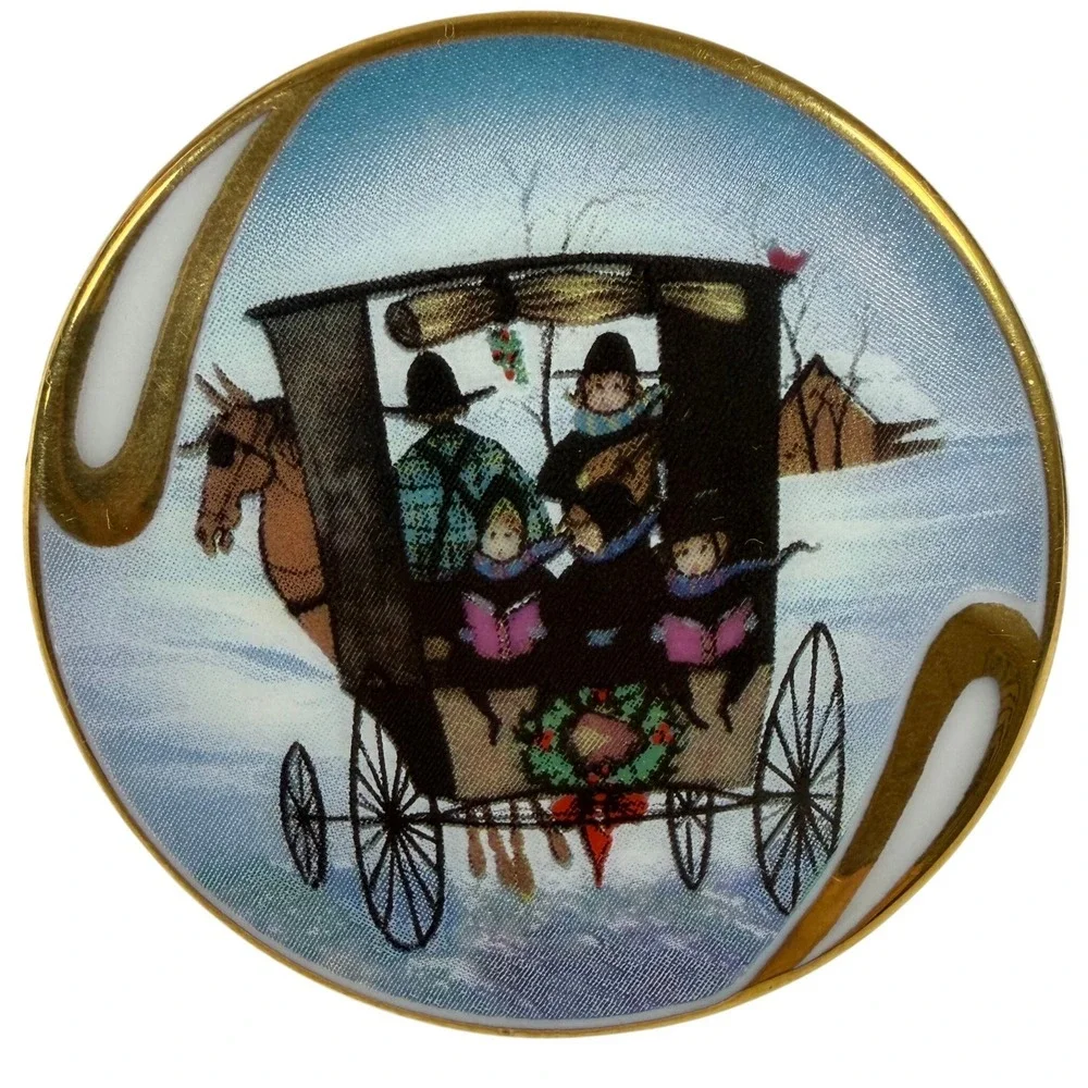 P Buckley Moss Christmas Carol Porcelain Brooch Pendant 1996‎ Anna Perenna 14168